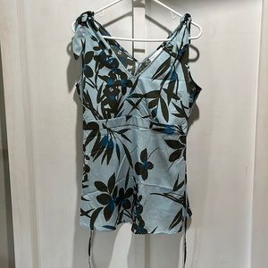 Motherhood maternity floral top. Size medium.